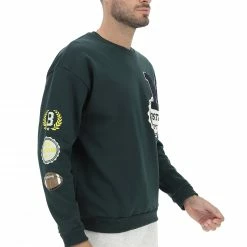 Felpa Girocollo Age In Cotone Felpato Made In Italy Con Stampe Sulla Manica E Patch Applicate Sul Petto -Lacoste shop 12d563c6d34c037379960605680f0ac7