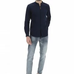 8.9 OTTOPUNTONOVE Camicia Con Scollo Alla Coreana 8.9 Dettaglio Bottoni -Lacoste shop 13394fb85c87c74222c1bdddace2f027