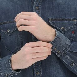 Camicia Replay Uomo In Denim Lavaggio Scuro Con Bottoni A Pressione -Lacoste shop 157071c562a701123c441acba8a62bad