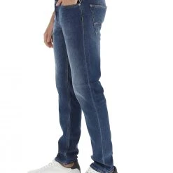 Jeans Replay Mod. Willbi Elasticizzato Uomo Regular Slim Fit -Lacoste shop 280cac46a7f6ea6dc7f2e6a79f052cdc