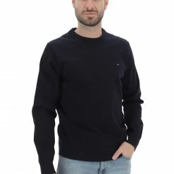 Maglioncino Girocollo Tommy Hilfiger Uomo Tinta Unita Con Logo Piccolo Ricamato -Lacoste shop 28b6a903a954367f81e18c21ba493368