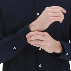 Camicia Age Uomo Tinta Unita In Cotone Con Tramatura Ruvida -Lacoste shop 3345785ec90257ec6259e87d722a250c