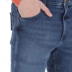 Jeans Wrangler Larston 812 Slim Tapered W18scsz57 -Lacoste shop 5157988a856be145c648e30965536028