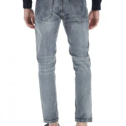 Jeans Age Con Dettaglio Rotture -Lacoste shop 7c76adee85480352a54bd150708ab2d6