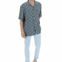 Camicia A Maniche Corte Lee Loose Fit In Fantasia -Lacoste shop 7cf3378feaba09ea07302b53224559b5