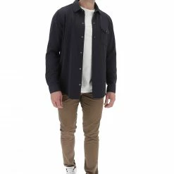 Camicia Casual Uomo Brango Tessuto A Costine In Rilievo E Taschino -Lacoste shop 7d0827b633f914ffd260be2e05811fc5