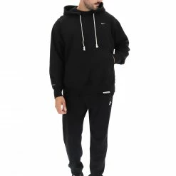 Felpa Con Cappuccio Nike Uomo Con Logo Tasca A Marsupio E Zip Laterale 27 Felpa Con Cappuccio Nike Uomo Con Logo Tasca A Marsupio E Zip Laterale -Lacoste shop 7d41f090d87b198a9d0433ccd0fc091d