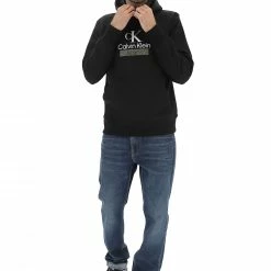 Felpa Con Cappuccio Calvin Klein Jeans Uomo Con Scritta Logo Frontale 20 Felpa Con Cappuccio Calvin Klein Jeans Uomo Con Scritta Logo Frontale -Lacoste shop a5ecb1d14312a5dd5c31ef650077c045