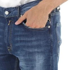 Jeans Uomo Replay Mod. Myckym Stretch Slim Tapered Fit -Lacoste shop ae68789ac822077b317d4314a034a8e7