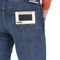 Jeans Wrangler Larston 812 Slim Tapered W18scsz57 -Lacoste shop b01951bedf4bd0d5a78d0d4afb48eebe