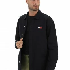 Tommy Hilfiger Jeans Camicia Casual Uomo Tommy Jeans Dm0dm14183 Overshirt Fit Con Logo Sul Retro -Lacoste shop cf22ad4495c6481272a8f9172bc71b7d