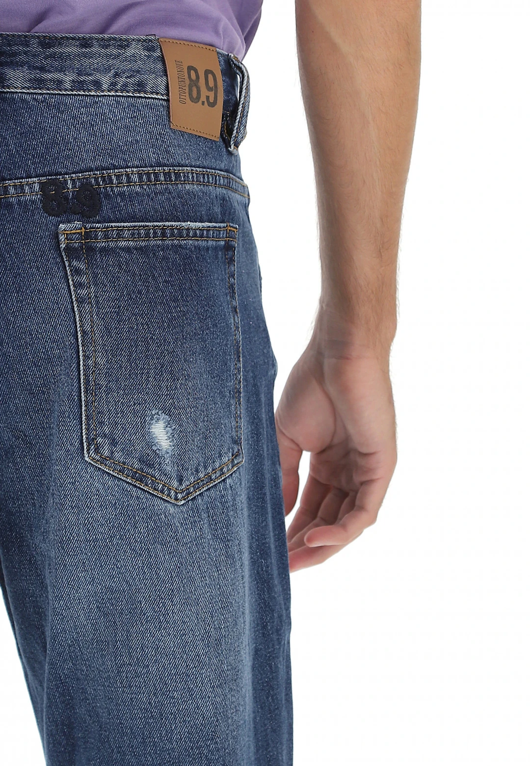 8.9 OTTOPUNTONOVE Pantalone Jeans 8.9 Mod. Wilson In Cotone Loose Fit Con Lavaggio Scuro E Rotture 6 8.9 OTTOPUNTONOVE Pantalone Jeans 8.9 Mod. Wilson In Cotone Loose Fit Con Lavaggio Scuro E Rotture - immagine 4