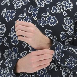 Camicia Age Uomo In Misto Lino E Cotone Con Fantasia Floreale -Lacoste shop e91db1fa3a6749479ccf1eb24586c506