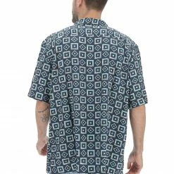 Camicia A Maniche Corte Lee Loose Fit In Fantasia -Lacoste shop e92538d852d47d3d3d47c73b0fcee4db