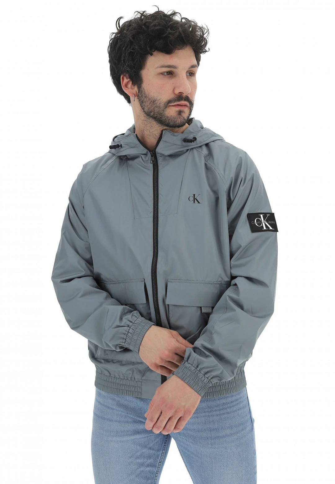 Calvin Klein Jeans Giubbino Calvin Klein Uomo Con Cappuccio E Tasconi Frontali E Logo A Contrasto 3 Calvin Klein Jeans Giubbino Calvin Klein Uomo Con Cappuccio E Tasconi Frontali E Logo A Contrasto